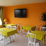 Hotel Logis Au Moyne De Saire Réville