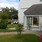 Hotel Logis Au Moyne De Saire Réville