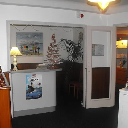 Logis Au Moyne De Saire Hotel