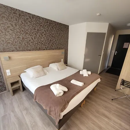 Logis Au Moyne De Saire Hotel