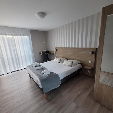 Logis Au Moyne De Saire Hotel