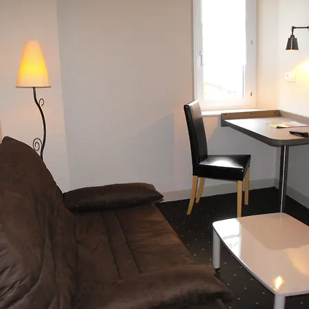 Logis Au Moyne De Saire 호텔 3*