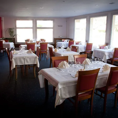 Logis Au Moyne De Saire ホテル 3*