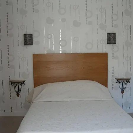 Hotel Logis Au Moyne De Saire