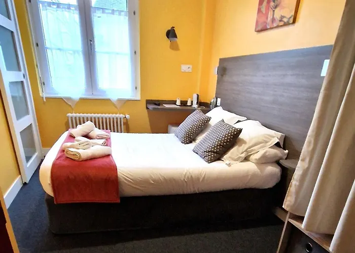 Logis Au Moyne De Saire 호텔