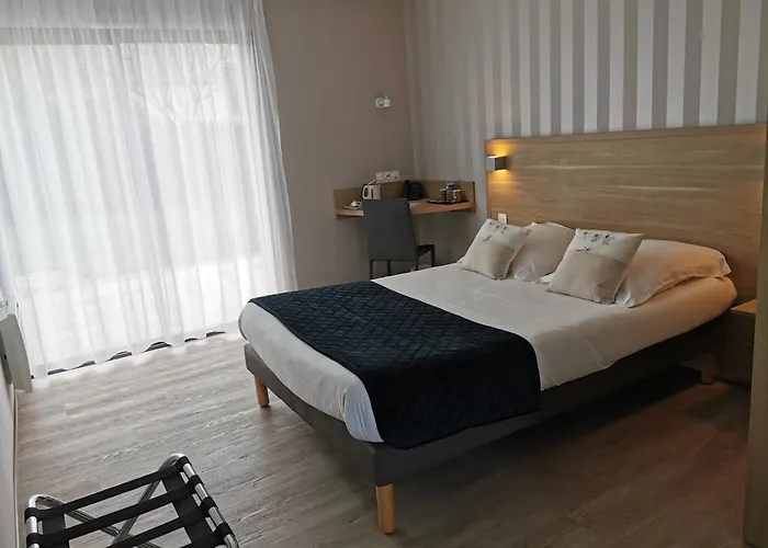 호텔 Logis Au Moyne De Saire 3*