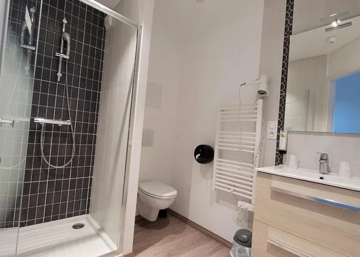 Logis Au Moyne De Saire Отель Reville