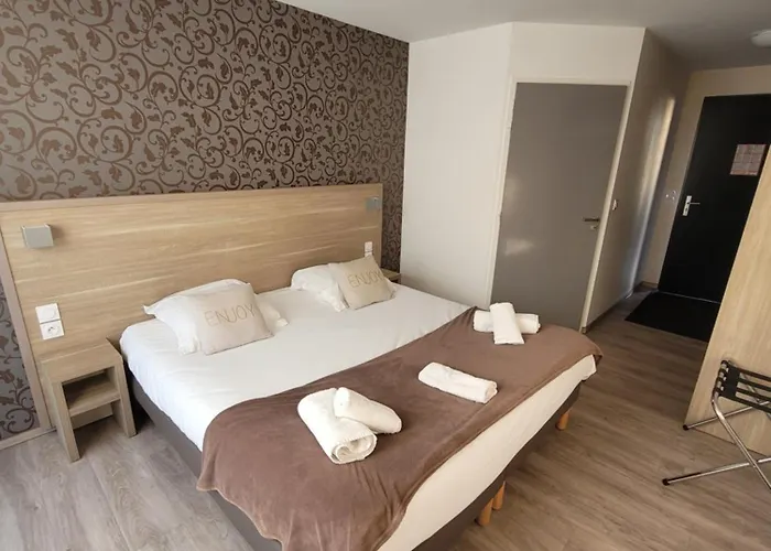 Logis Au Moyne De Saire 호텔