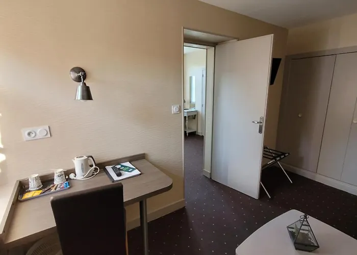 Logis Au Moyne De Saire 3* 레비르