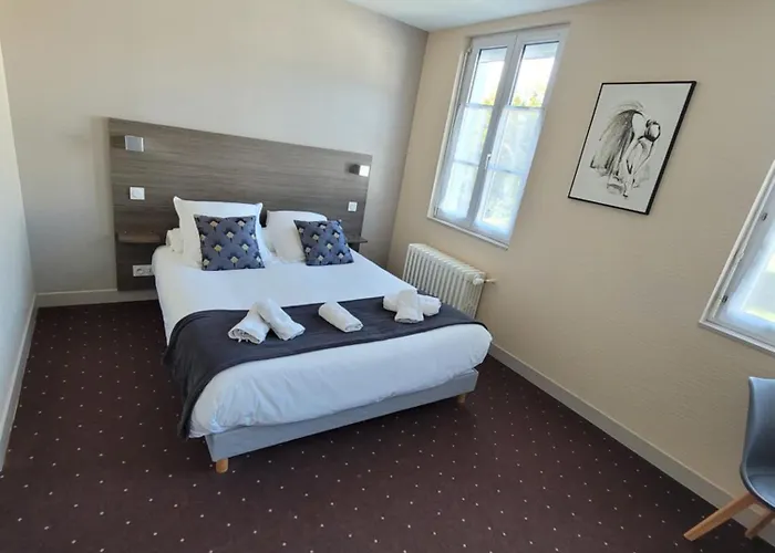 Logis Au Moyne De Saire 호텔 3*