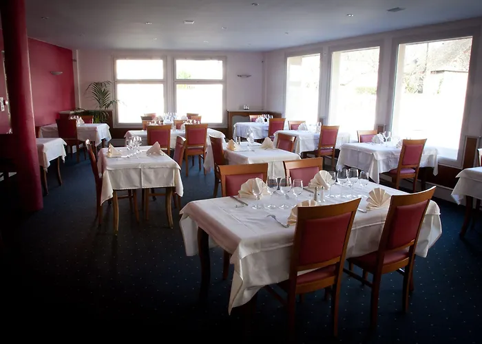 Logis Au Moyne De Saire Отель 3*