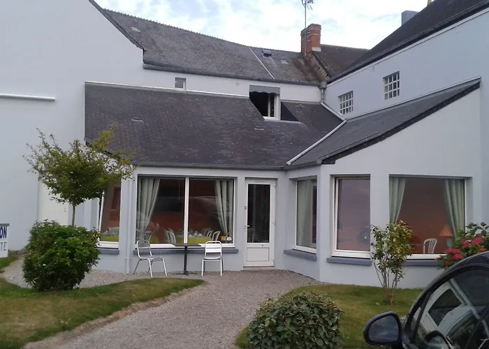 Logis Au Moyne De Saire Отель Reville